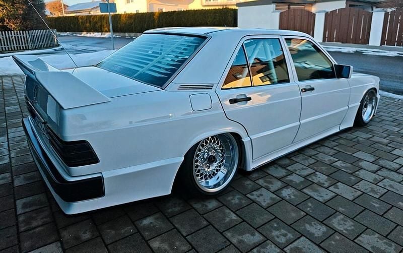 Gebraucht Mercedes 190 122 PS (89 kW) 1991 Weiß Limousine