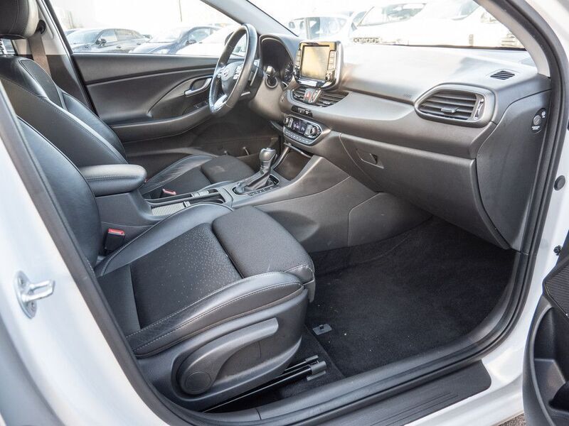 Gebraucht Hyundai i30 Premium 140 PS (102 kW) 2019 Weiß Kombi