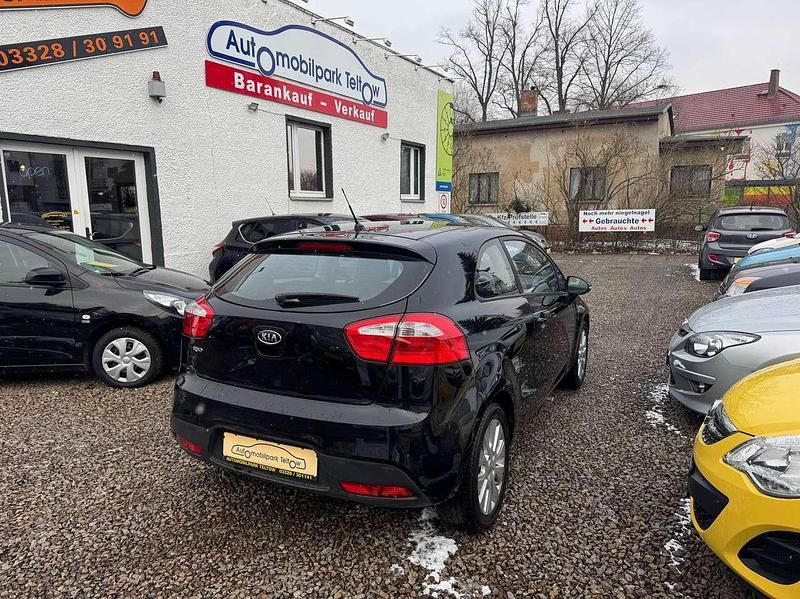 Gebraucht Kia Rio Edition 7 86 PS (63 kW) 2012 Schwarz Limousine