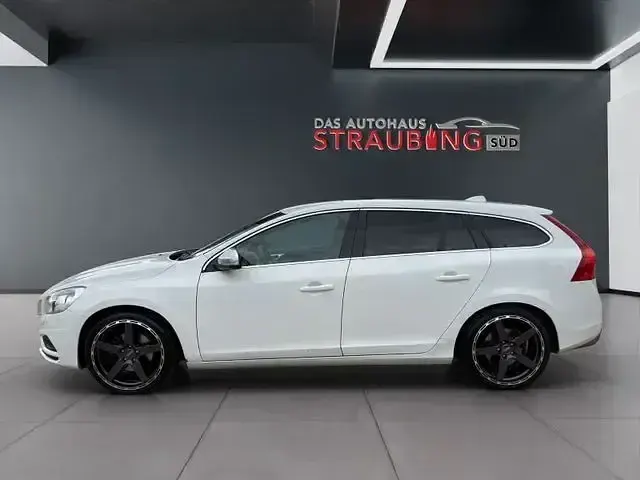 Gebraucht Volvo V60 R-Design 196 PS (144 kW) 2011 Weiß Kombi