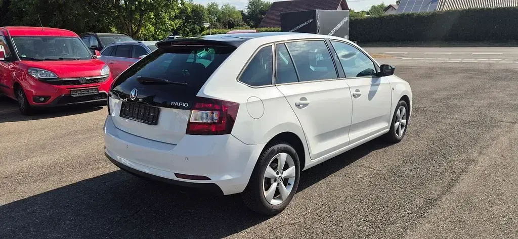 Gebraucht Skoda Rapid Style 105 PS (77 kW) 2014 Weiß Kleinwagen