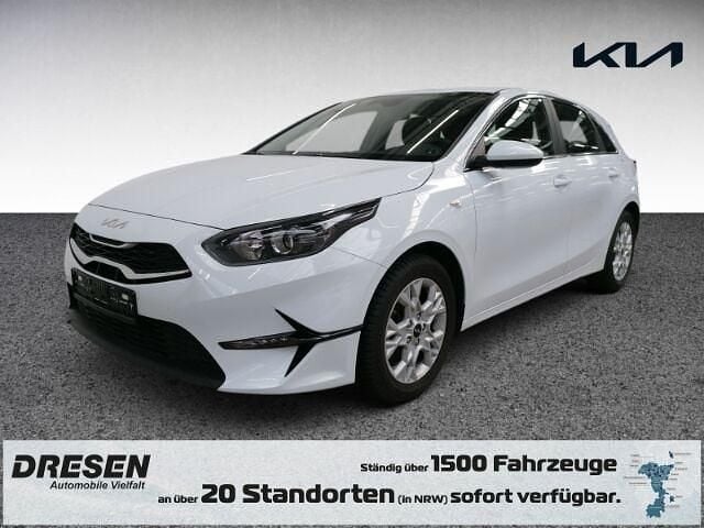 (wd) cararraweiss Gebraucht 2024 Kia Ceed Vision Limousine | 19.280 € (Guter Preis) - Bild 1/4