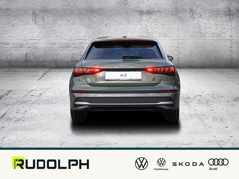 Gebraucht Audi A3 Ambiente 116 PS (85 kW) 2024 Gruen Limousine