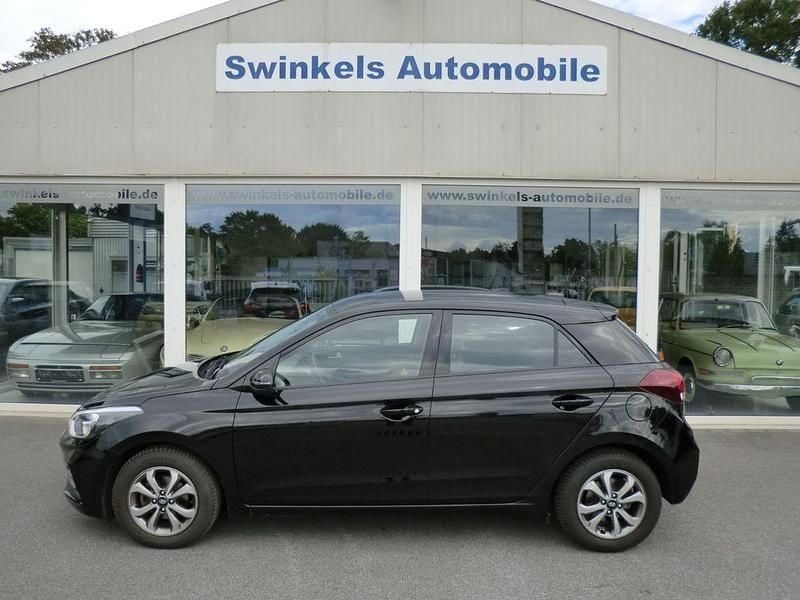 Schwarz Gebraucht 2019 Hyundai i20 Trend Limousine | 11.500 € (Fairer Preis) - Bild 1/4