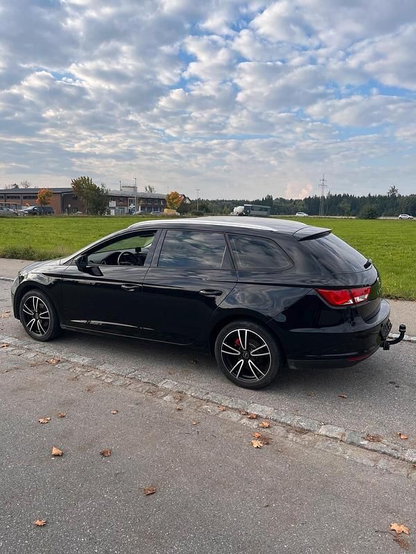 Schwarz Gebraucht 2016 Seat Leon ST Kombi | 6.400 € - Bild 1/4