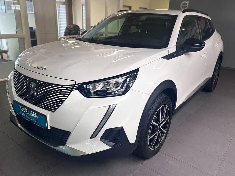 Weiß Gebraucht 2022 Peugeot e-2008 Allure SUV | 16.990 € (Guter Preis) - Bild 1/4