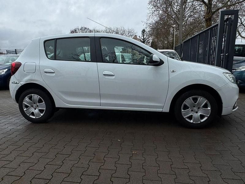 Gebraucht Dacia Sandero 73 PS (53 kW) 2017 Weiß Limousine