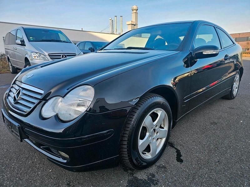Gebraucht Mercedes C180 143 PS (105 kW) 2003 Schwarz Coupé