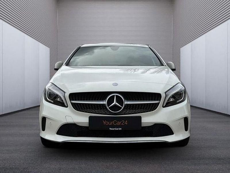 Gebraucht Mercedes A180 122 PS (89 kW) 2016 Weiß Limousine