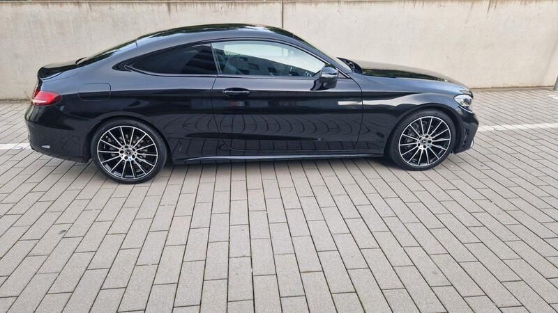 Schwarz Gebraucht 2018 Mercedes C200 AMG line Coupé | 31.600 € (Etwas zu teuer) - Bild 1/4