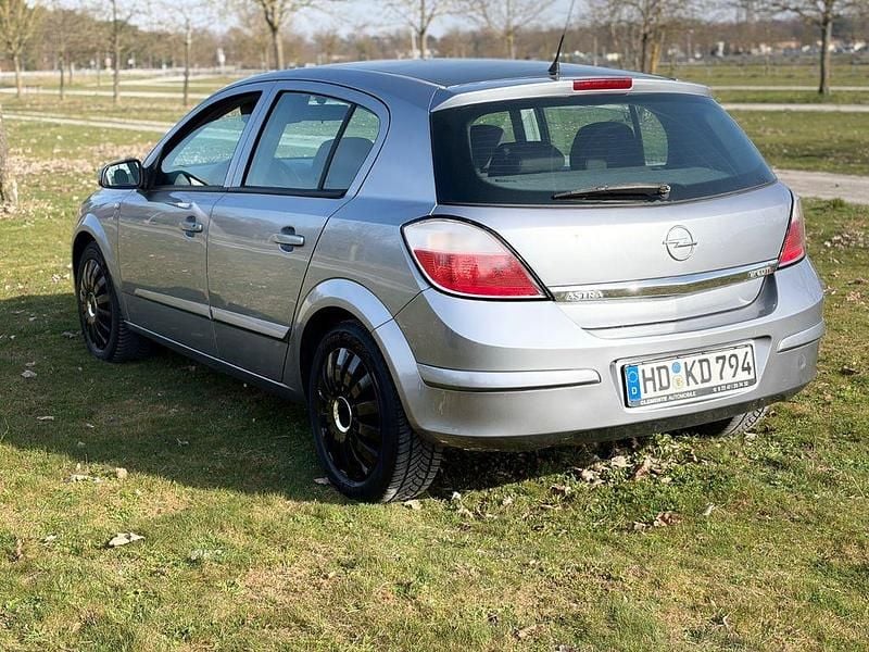 Gebraucht Opel Astra 101 PS (74 kW) 2005 Grau Limousine