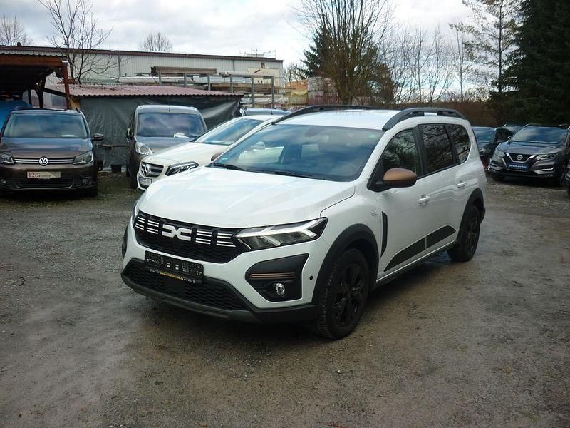 Gebraucht Dacia Jogger 141 PS (103 kW) 2024 Weiß Van / Kleinbus