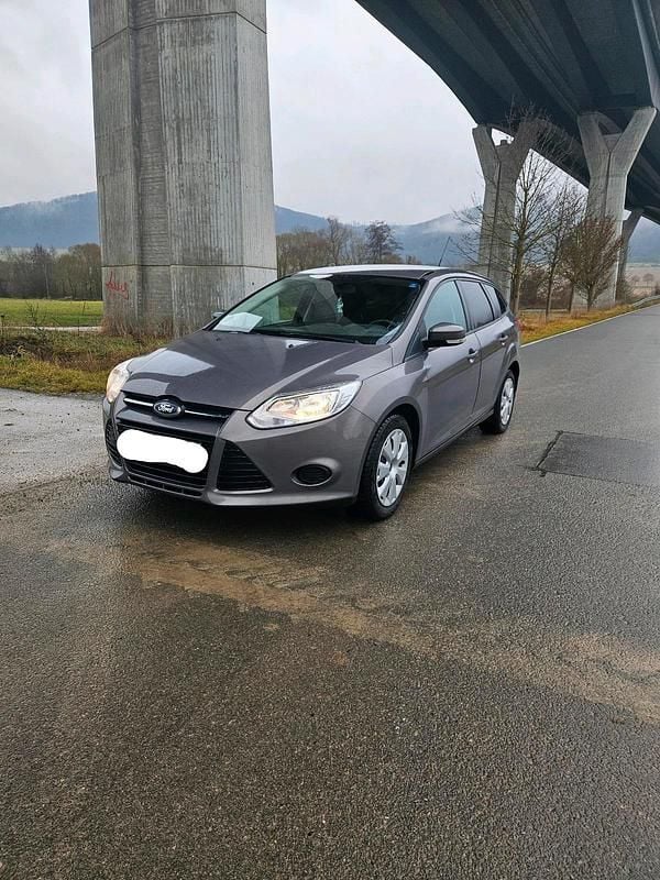 Gebraucht Ford Focus 100 PS (73 kW) 2014 Braun Kombi