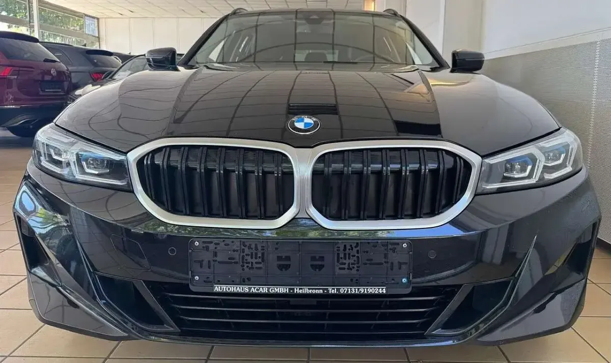 Gebraucht BMW 320 Performance 190 PS (139 kW) 2023 Saphirschwarz Kombi