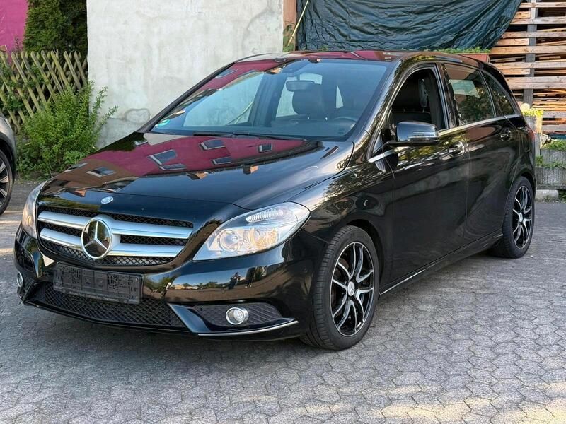 Schwarz Gebraucht 2013 Mercedes B180 Sport Van / Kleinbus | 6.300 € (Superpreis) - Bild 1/4
