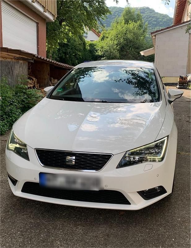 Weiß Gebraucht 2014 Seat Leon Kleinwagen | 8.900 € (Etwas zu teuer) - Bild 1/4