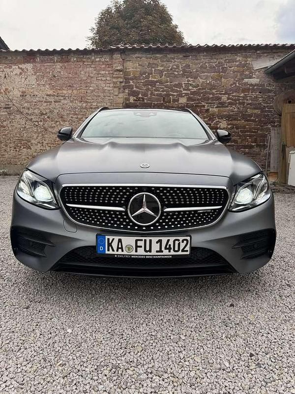 Grau Gebraucht 2018 Mercedes E53 AMG AMG Kombi | 37.199 € (Fairer Preis) - Bild 1/4