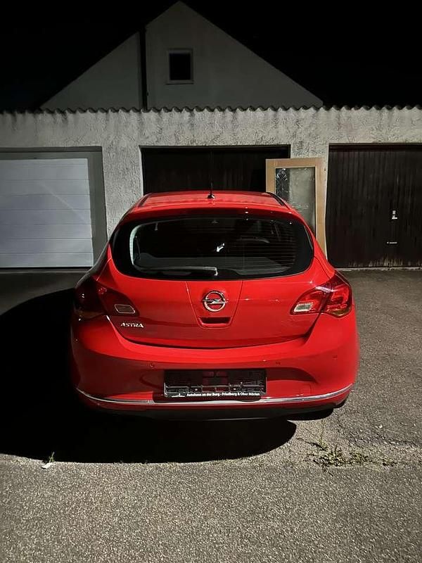 Gebraucht Opel Astra Selection 140 PS (102 kW) 2015 Rot Kombi