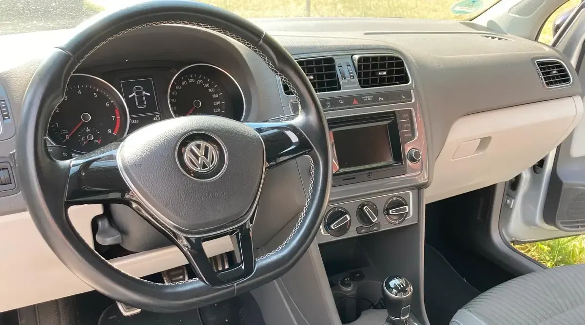 Gebraucht VW Polo 60 PS (44 kW) 2014 Silber Limousine