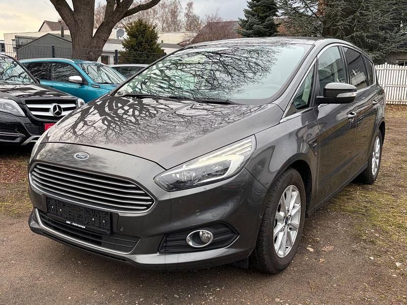 Gebraucht Ford S-MAX Titanium 179 PS (131 kW) 2017 Grau Van / Kleinbus
