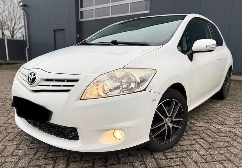 Gebraucht Toyota Auris 126 PS (92 kW) 2011 Weiß Kleinwagen