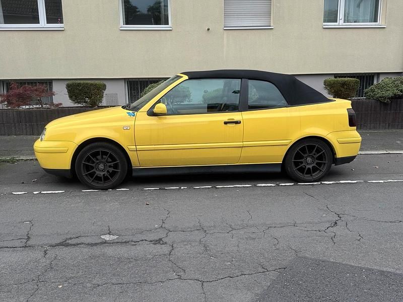 Gelb Gebraucht 1999 VW Golf Cabriolet Conceptline Cabrio | 4.050 € - Bild 1/4