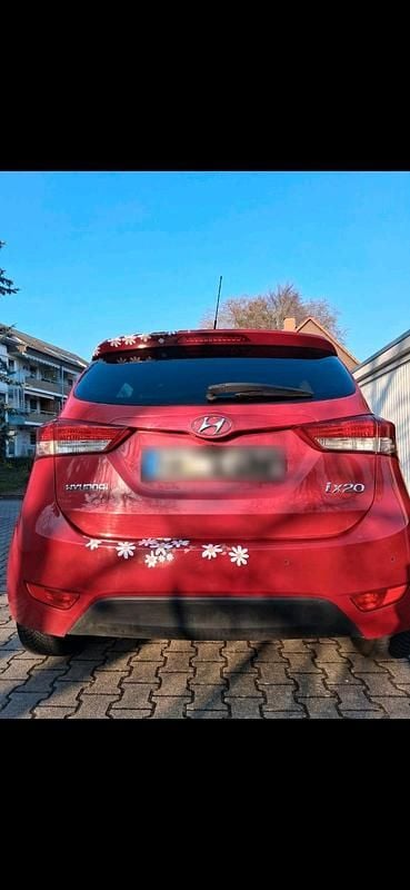 Gebraucht Hyundai ix20 90 PS (66 kW) 2012 Rot Kleinwagen