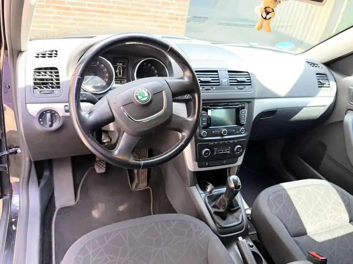 Gebraucht Skoda Yeti Family 110 PS (80 kW) 2011 Schwarz SUV