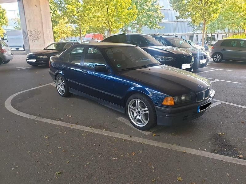 Blau Gebraucht 1994 BMW 316 Limousine | 3.900 € - Bild 1/4