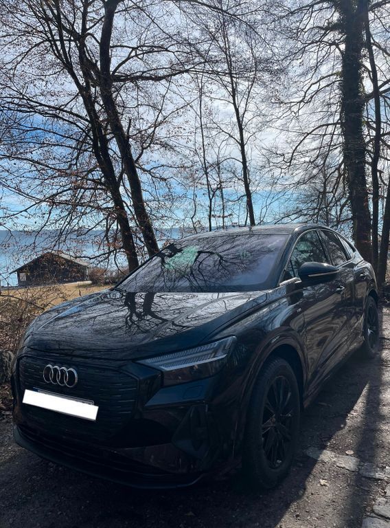 Schwarz Gebraucht 2022 Audi Q4 e-tron Ambiente SUV | 44.500 € - Bild 1/4
