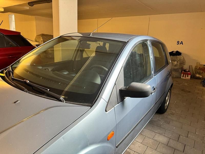 Gebraucht Ford Fiesta 80 PS (58 kW) 2005 Blau Kleinwagen