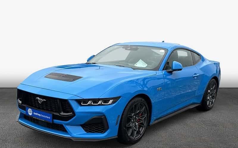 Blau Neu 2025 Ford Mustang GT Fastback Coupé | 58.290 € (Fairer Preis) - Bild 1/4
