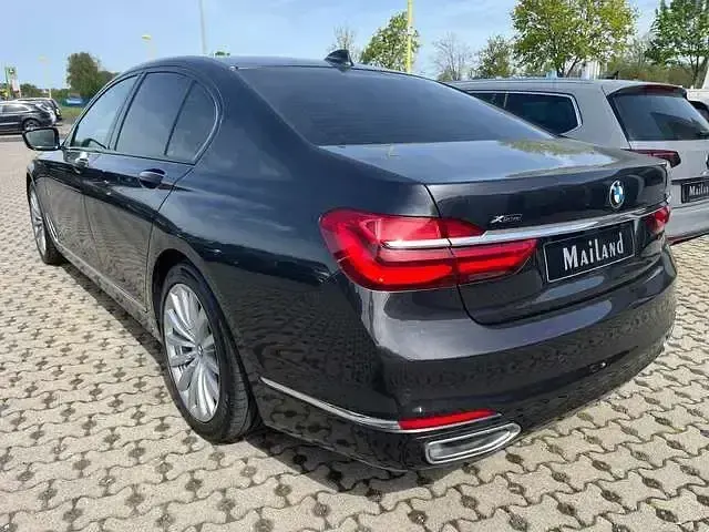 Gebraucht BMW 740 Shadowline 320 PS (235 kW) 2019 Sophistograu brillanteffekt Limousine