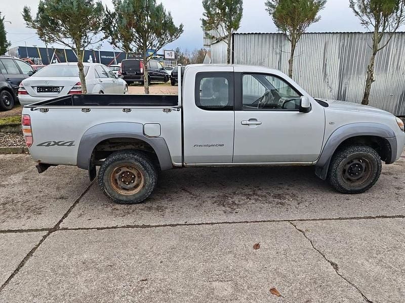 Silber Gebraucht 2009 Mazda BT-50 Abholung | 4.600 € (Superpreis) - Bild 1/4