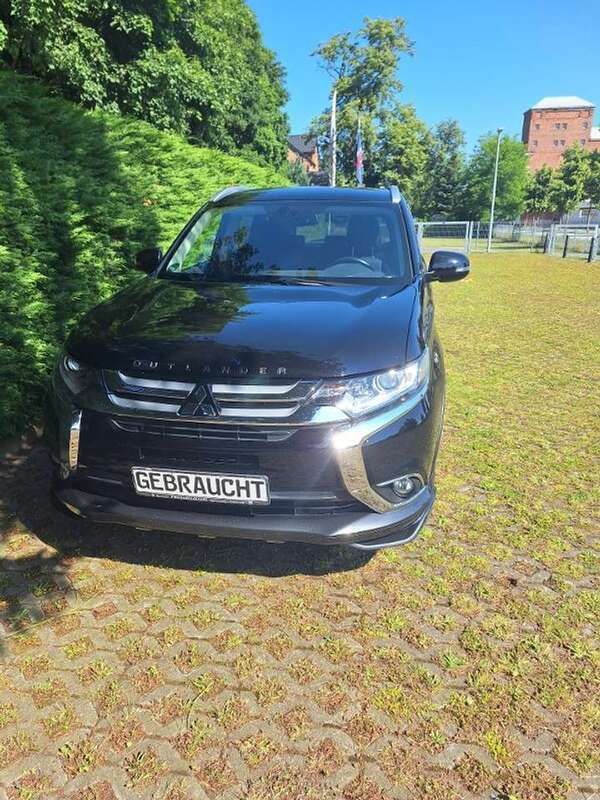 Pantherschwarz Gebraucht 2017 Mitsubishi Outlander Edition SUV | 19.933 € (Etwas zu teuer) - Bild 1/4