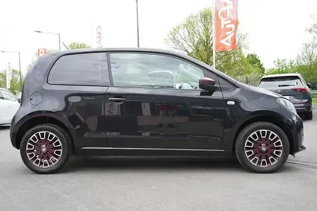 Używany Seat Mii Chic 75 KM (55 kW) 2016 Czarny Hatchback