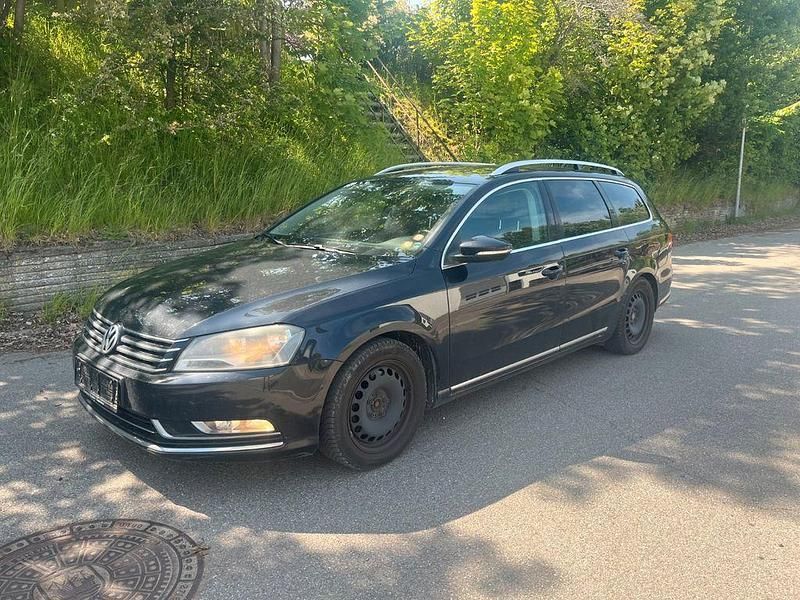 Second-hand VW Passat Highline 211 CP (155 kW) 2012 Negru Break