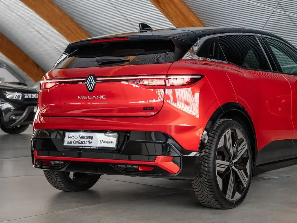 Gebraucht Renault Megane E-Tech Iconic 160 kW (218 PS) 2023 Rot Limousine