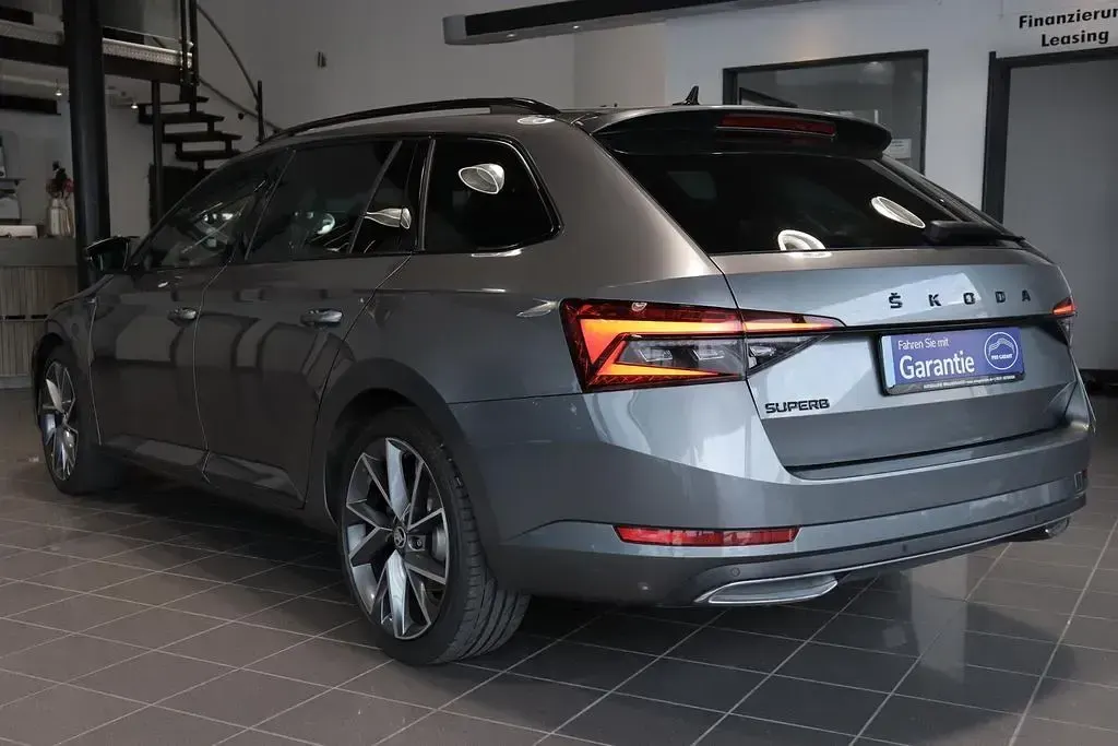 Gebraucht Skoda Superb SportLine 150 PS (110 kW) 2023 Grau Kombi