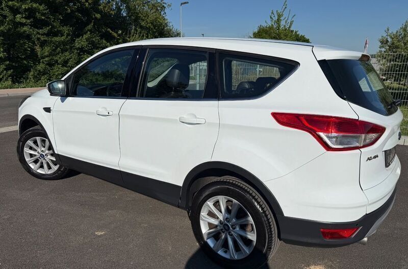 Gebraucht Ford Kuga Titanium 150 PS (110 kW) 2016 Weiß SUV