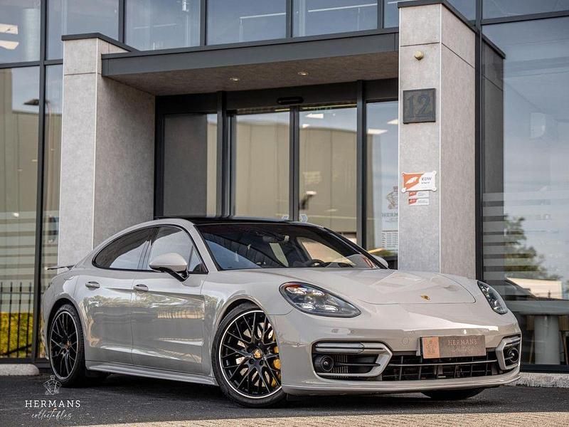 Grau Gebraucht 2021 Porsche Panamera Turbo S Limousine | 98.950 € (Fairer Preis) - Bild 1/4