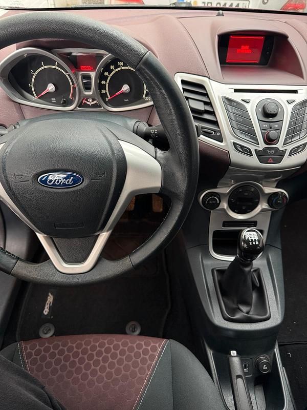 Gebraucht Ford Fiesta 80 PS (58 kW) 2008 Violet Kleinwagen