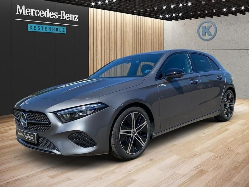 Metalliclack mountaingrau Gebraucht 2025 Mercedes A200 Progressive Limousine | 36.580 € (Teuer) - Bild 1/4