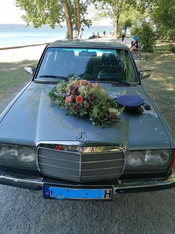 Blau Gebraucht 1980 Mercedes E280 Limousine | 5.690 € - Bild 1/4