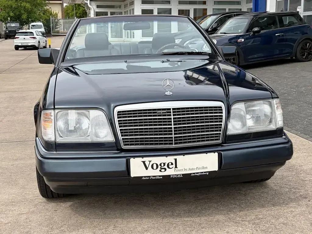 Gebraucht Mercedes E200 Edition 136 PS (100 kW) 1997 Schwarz Cabrio