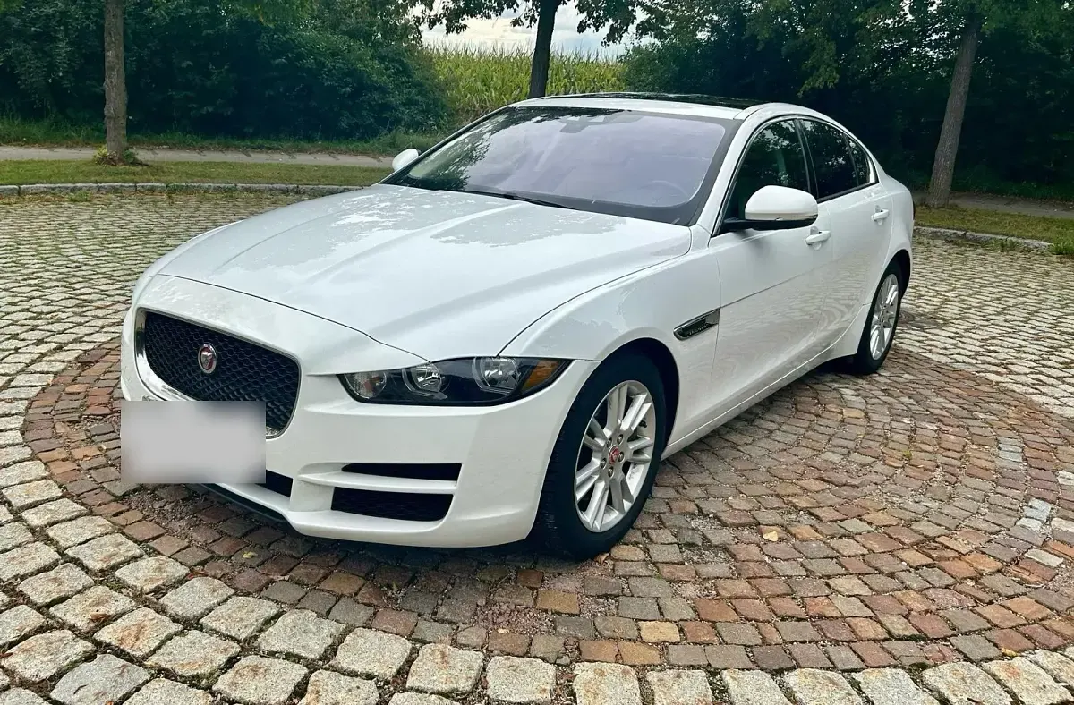 Gebraucht Jaguar XE 132 PS (97 kW) 2017 Weiß Limousine