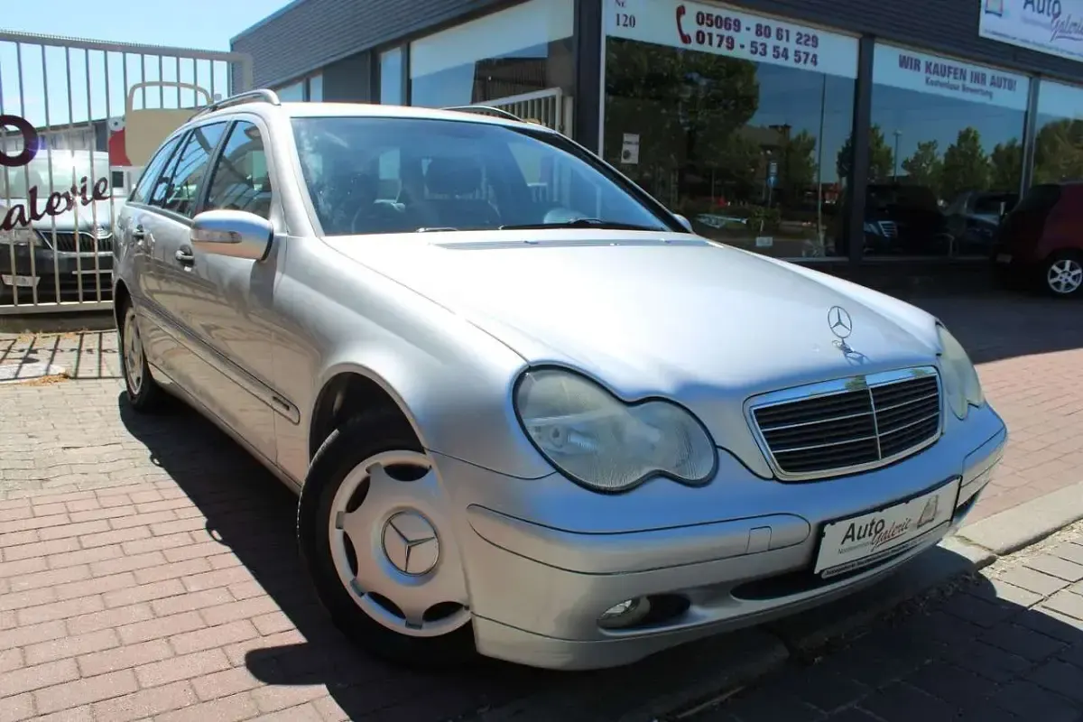 Gebraucht Mercedes C180 143 PS (105 kW) 2002 Brillantsilber  metalliclack Kombi
