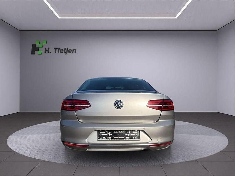 Gebraucht VW Passat Highline 150 PS (110 kW) 2017 Silber Limousine