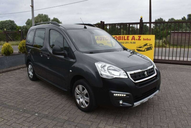Grau Gebraucht 2018 Peugeot Partner Tepee Outdoor Van / Kleinbus | 14.999 € (Fairer Preis) - Bild 1/4
