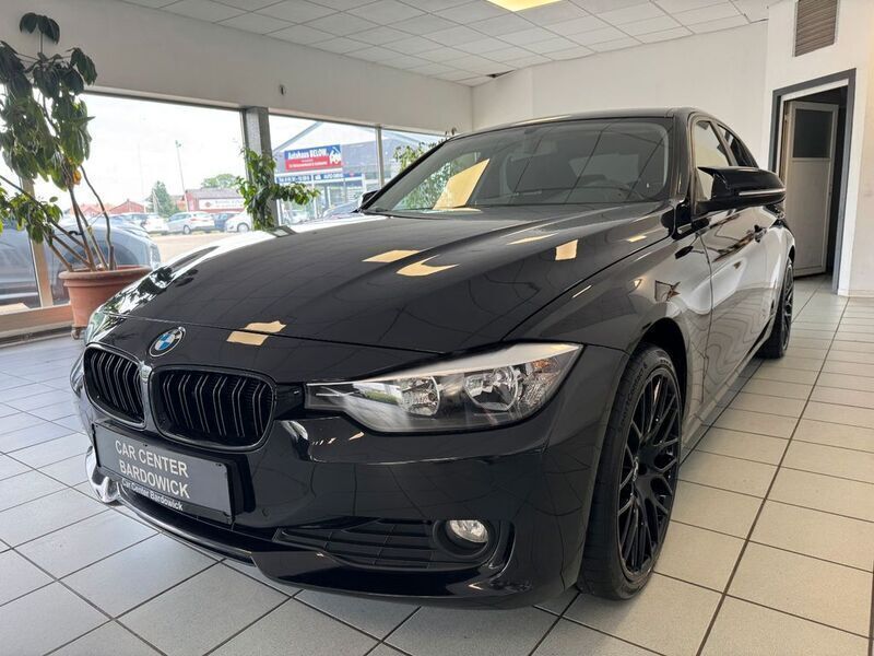 Schwarz Gebraucht 2013 BMW 320 Sport Line Limousine | 9.980 € (Superpreis) - Bild 1/4
